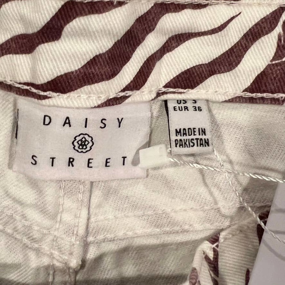 Wild Card Daisy Street Zebra Dad Jean - Picture 6 of 8